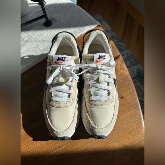 EUC - WOMEN'S NIKE WAFFLE DEBUT SNEAKERS - Picture 9 of 12